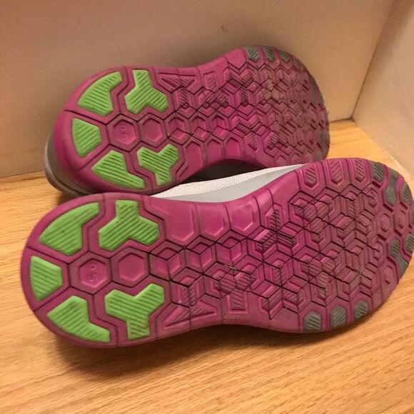 Nike Sz 7 Athletic Sneakers - Picture 5 of 5